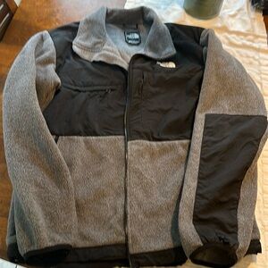 Men’s Size Large North Face Fleece Jacket